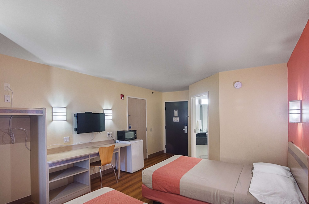 Deluxe Room, 2 Double Beds, Non Smoking, Refrigerator & Microwave photo 2