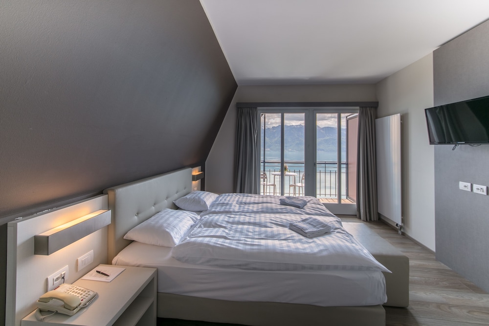 Junior Suite, Balcony, Lake View - Photo 1