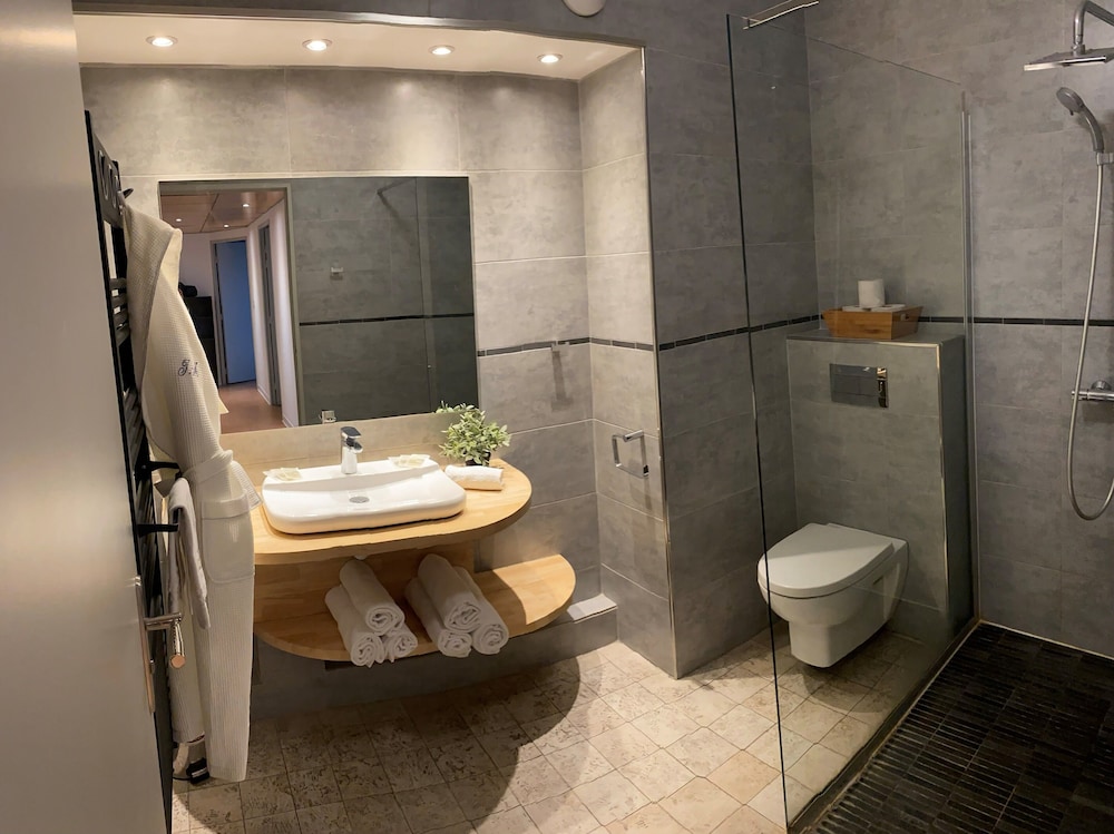 Family Apartment (6 people), 2 Bedrooms, City View photo 2
