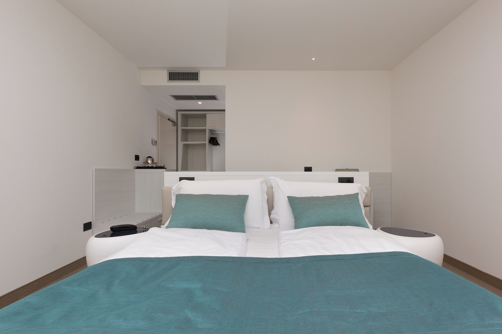 Superior Double or Twin Room, Balcony photo 3