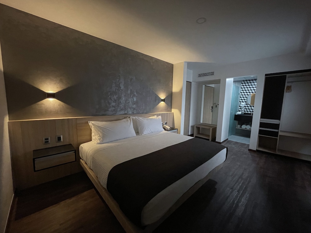 Standard Room, 1 King Bed - Photo 1