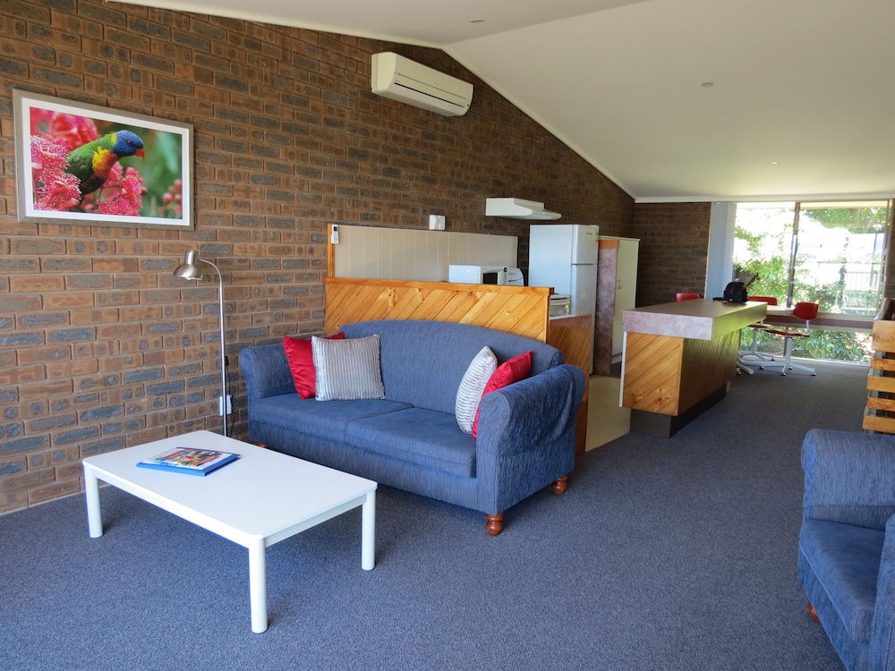 2 Bedroom Townhouse photo 2