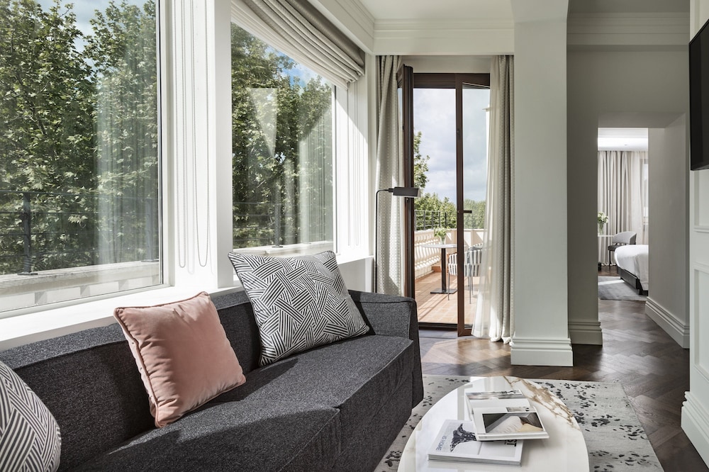 Suite, 1 Bedroom, Balcony thumbnail 6