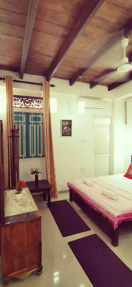 Economy Triple Room, Ensuite photo 3