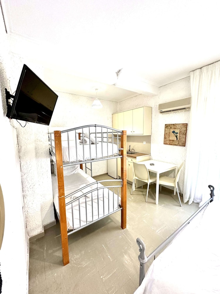 Classic Quadruple Room photo 2