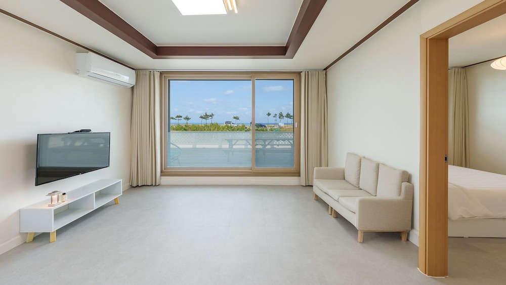 Basic Room, 1 Bedroom (101 (Ocean View / DOGS ONLY))