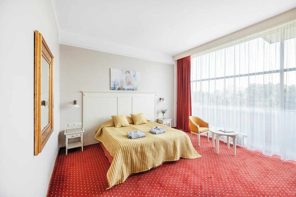 Family Apartment, 1 Bedroom - Photo 2