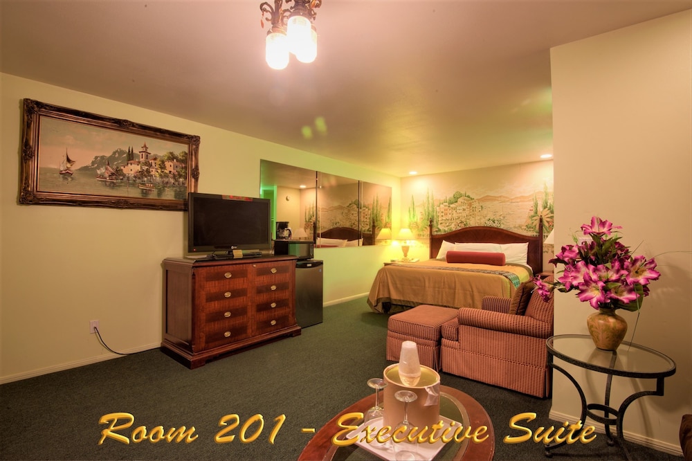 Suite, 1 King Bed, Non Smoking - Photo 12