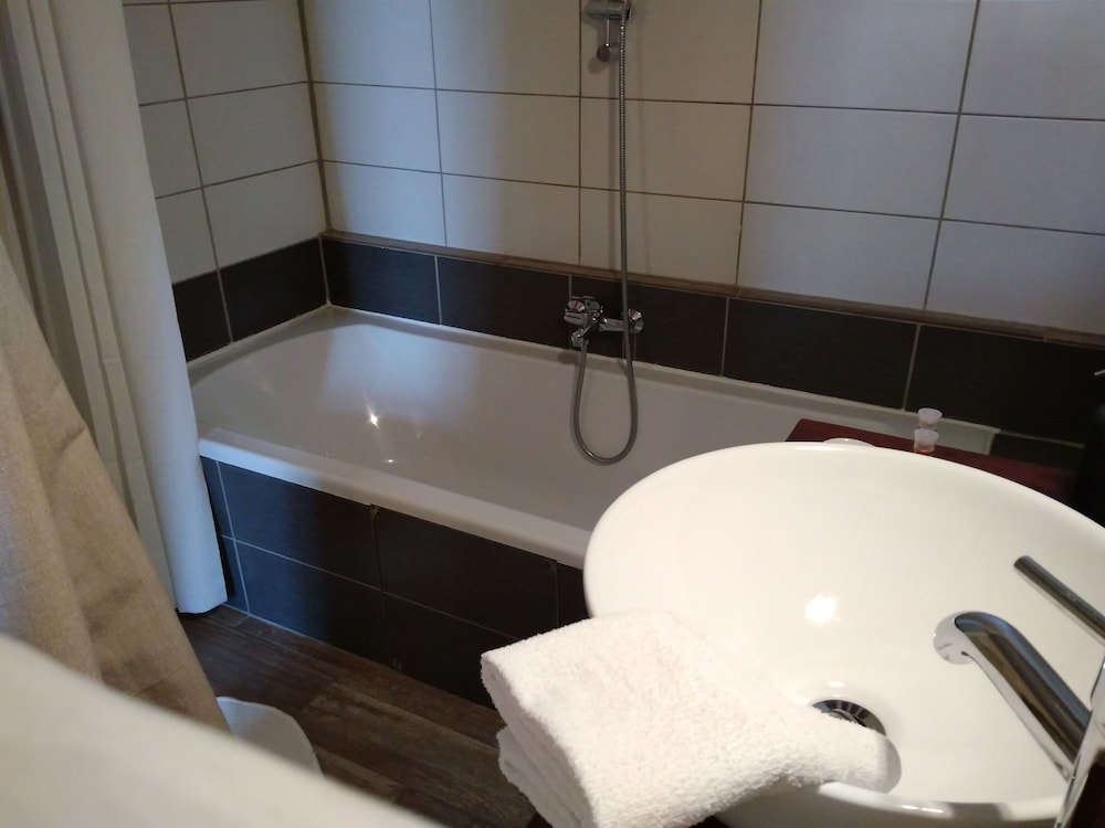 Double or Twin Room, Private Bathroom, Courtyard View (Côté cour - 1er Etage) photo 2