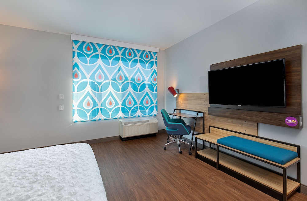 Room, 1 King Bed, Accessible (3x3 Shower) - Photo 3