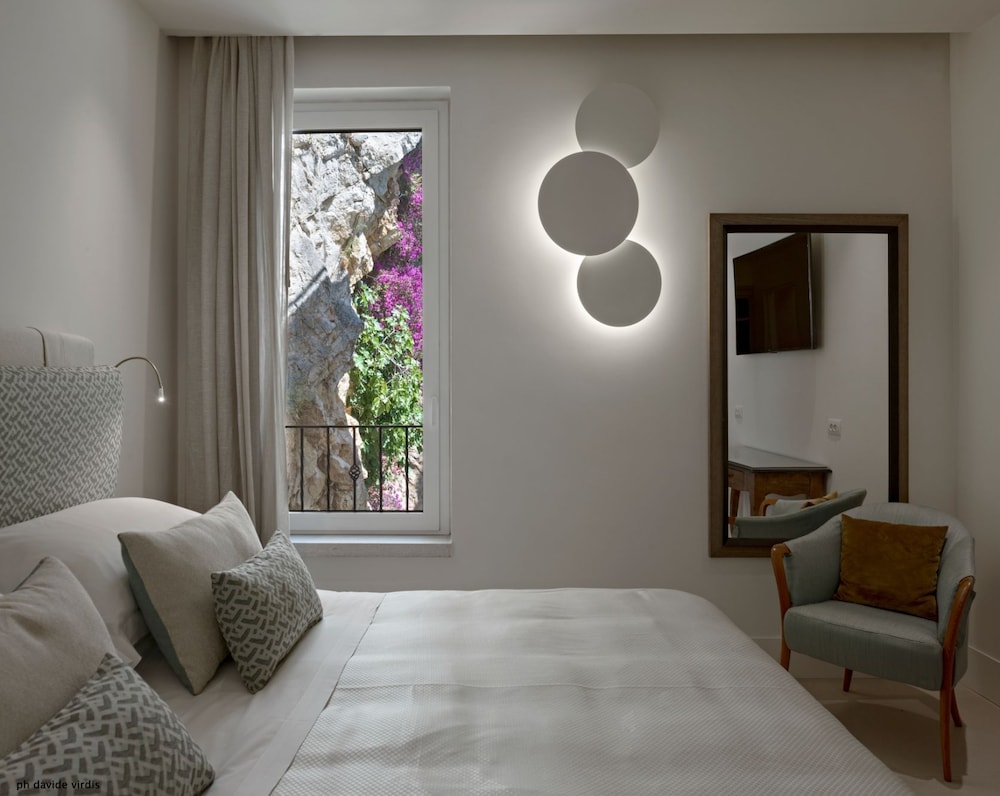 Family Suite, Annex Building (Rock, 50 meters away) photo 2