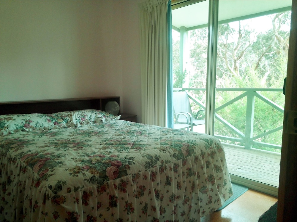 Grevillea cottage photo 3
