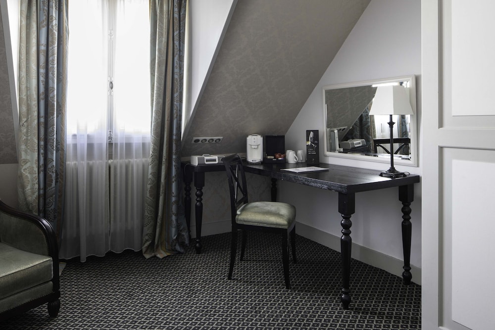 Triple room - Complimentary soft minibar, courtesy tray, Chromecast - Snacks and digital press photo 2