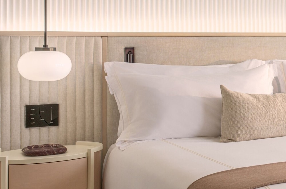 Room, 2 Queen Beds, Partial Ocean View