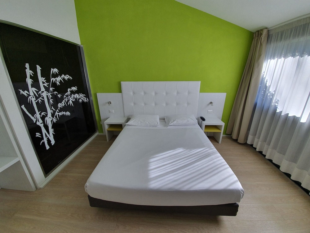 Superior Double or Twin Room - Photo 12