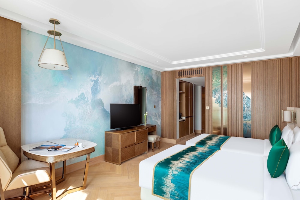 Exotica Palm Sea View Room Twin Bed with Sofa Bed and Club Lounge Access thumbnail 6