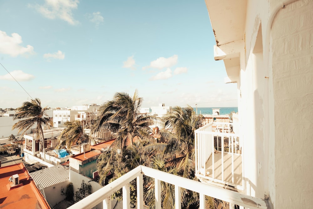 Basic Double Room, Balcony, Partial Ocean View photo 2