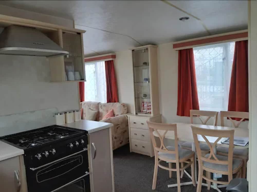 Gold Caravan (4 Person) - No pets photo 2