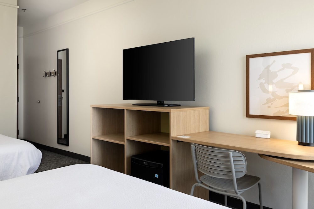 Room, 2 Queen Beds, Accessible, Bathtub (Mobility) - Photo 3