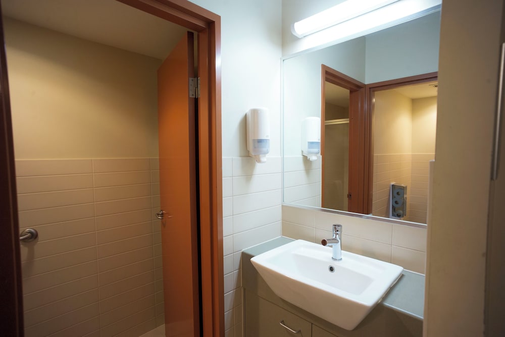 Bed in 6-Bed Mixed Dormitory with Ensuite