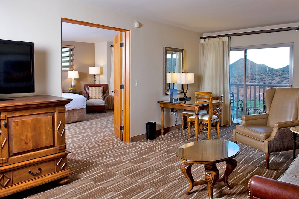 Executive Suite, 1 Bedroom - Photo 1