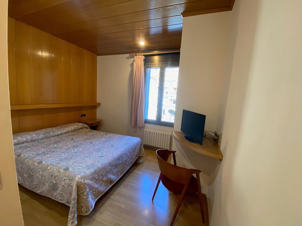 Double or Twin Room - Photo 6