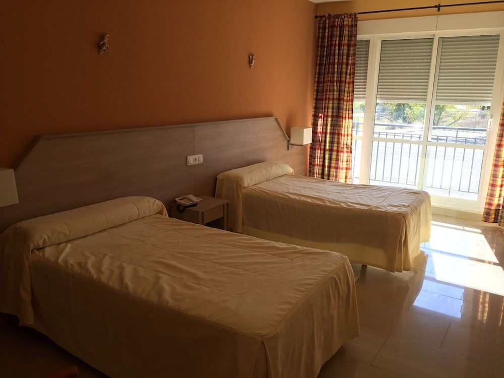 Double Room - Photo 2