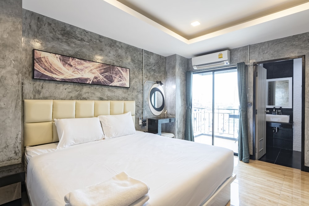Deluxe Double Room - Photo 10
