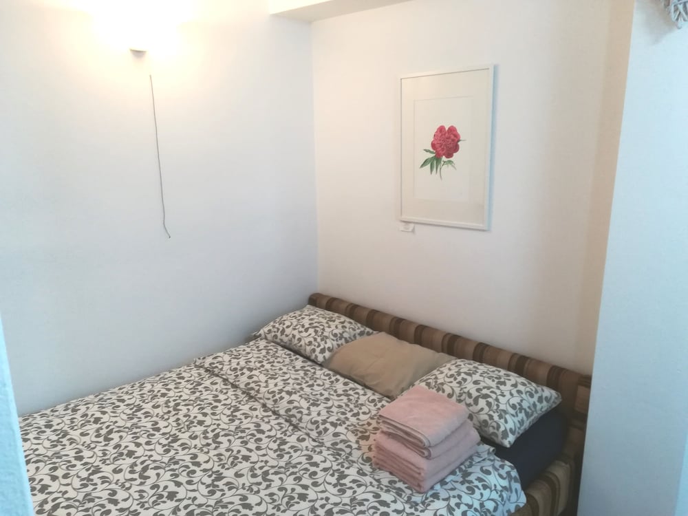 Economy Apartment photo 2