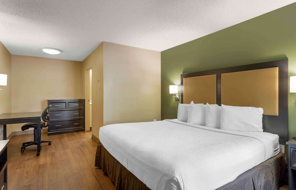 Suite, 1 King Bed, Non Smoking - Photo 1