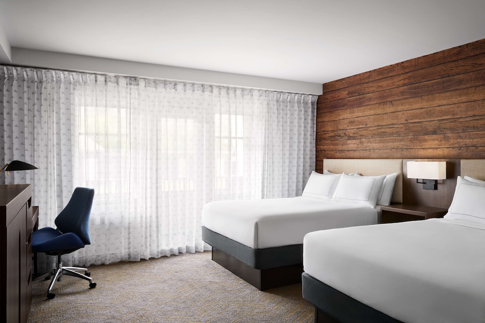 Suite, 2 Bedrooms, Bathtub photo 1