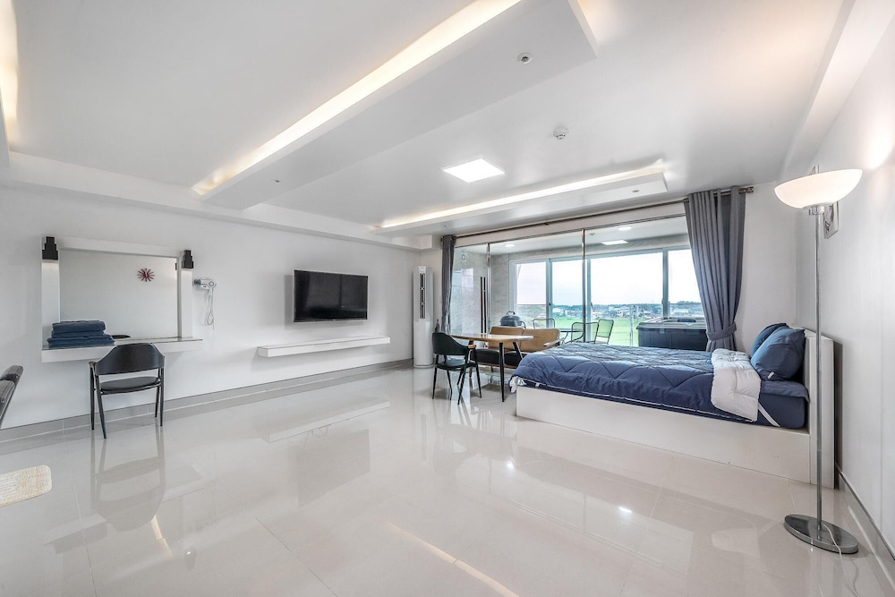 Basic Room, 1 Bedroom (M-D Lavender)
