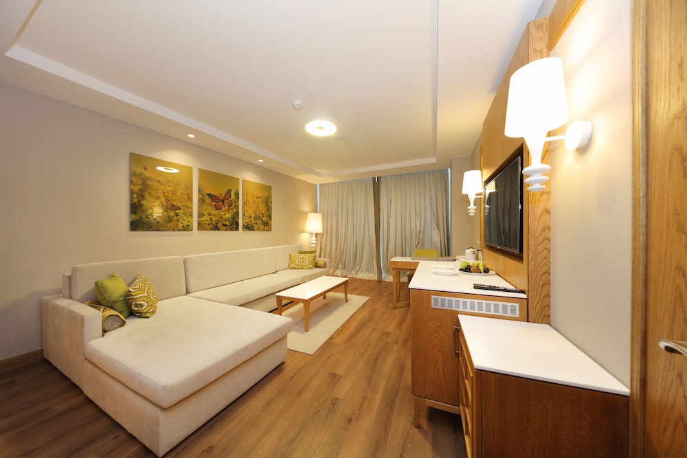 Deluxe Suite, Garden View