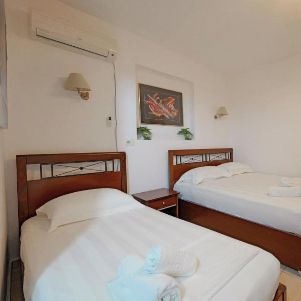 Economy Triple Room