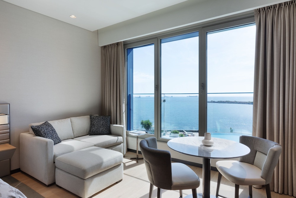 Cosy Studio Residence, Executive Lounge Access, 1 King thumbnail 5