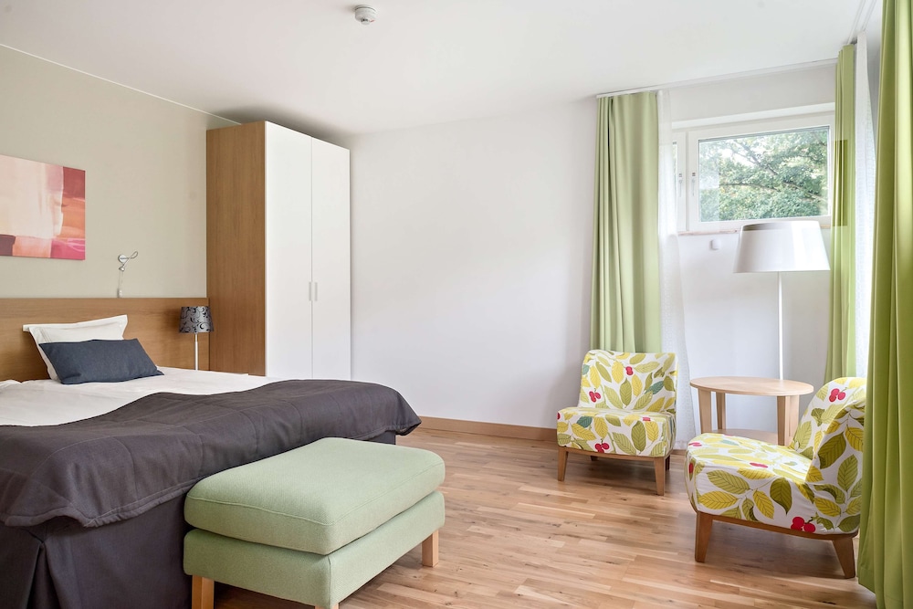Family Room, 2 Twin Beds, Non Smoking (with Sofabed) photo 1