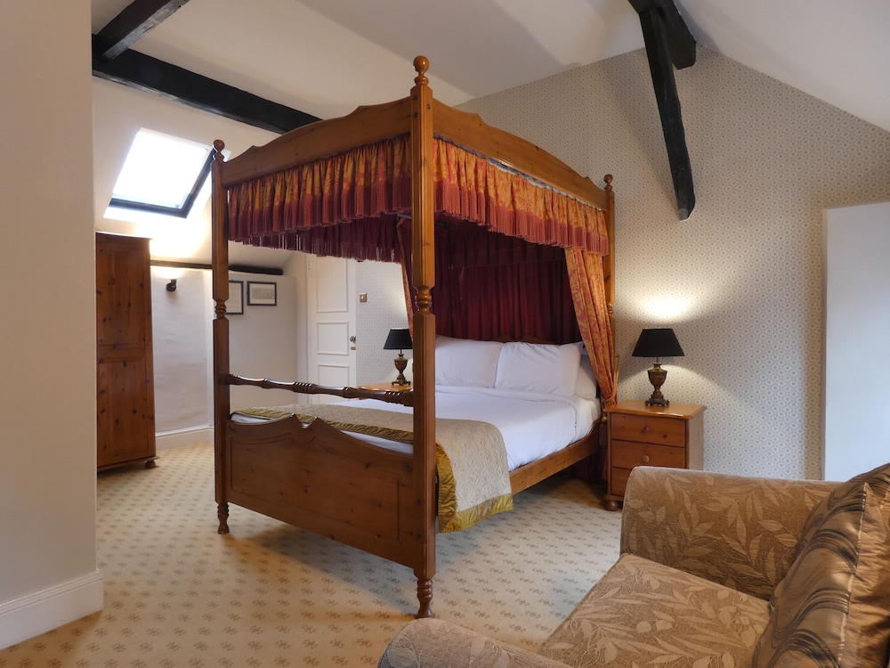 Room (Four Poster)