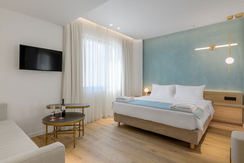 Athena Suite photo 1