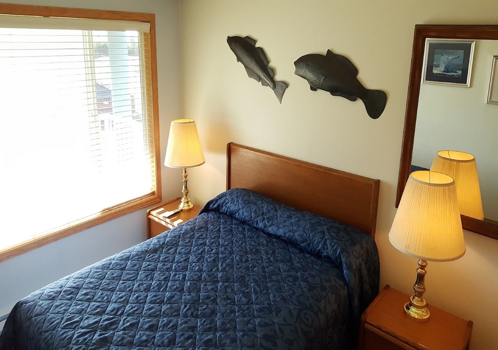 Condo, 1 Queen Bed, Kitchen  (No Pets) photo 2