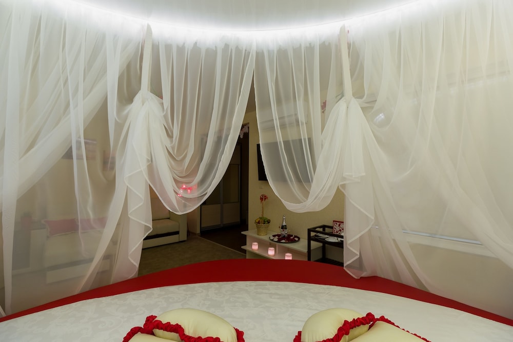 Honeymoon Suite photo 1