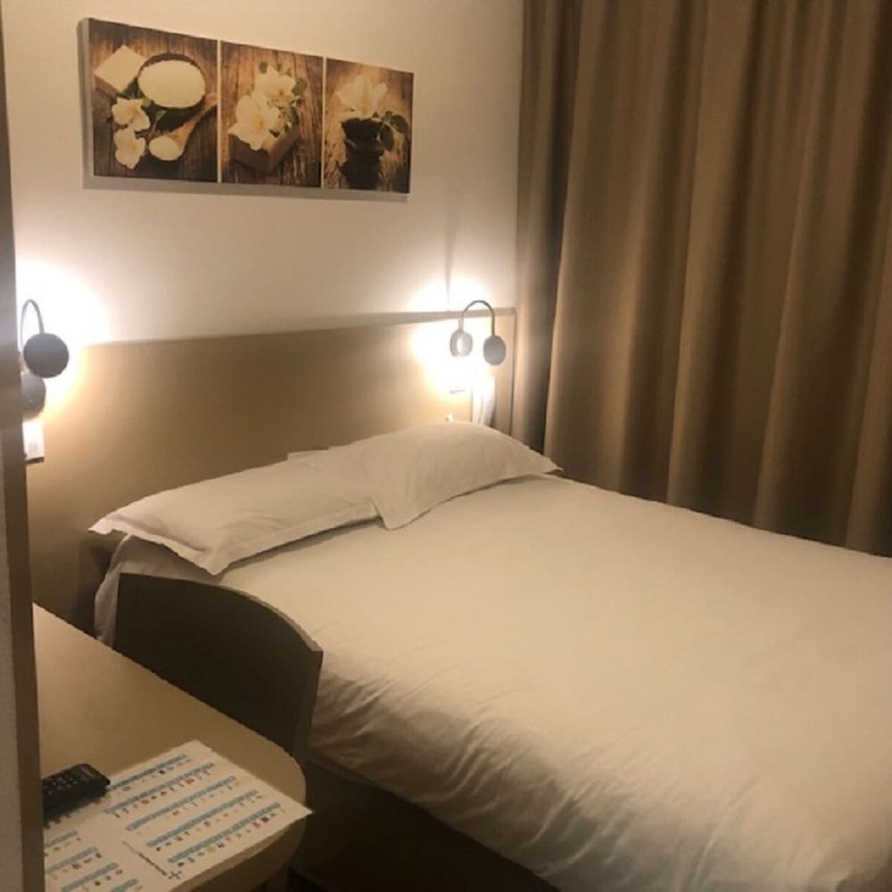 Standard Double Room, 1 Double Bed - Photo 4