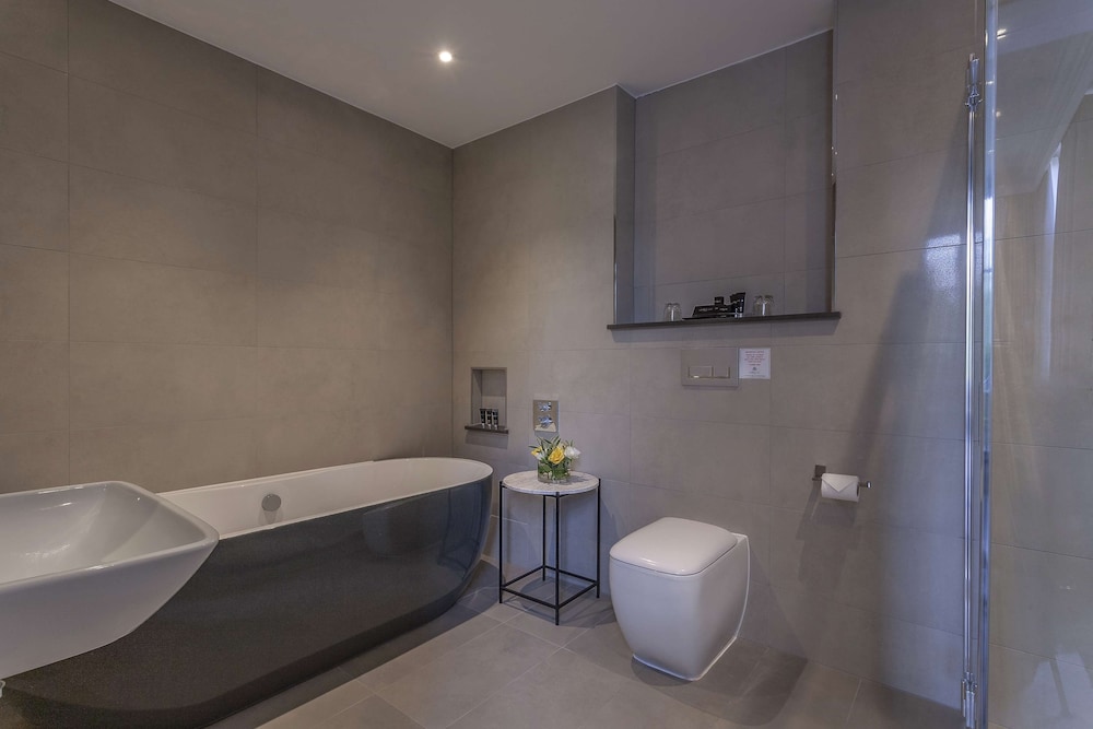 Feature Double Room - Photo 7