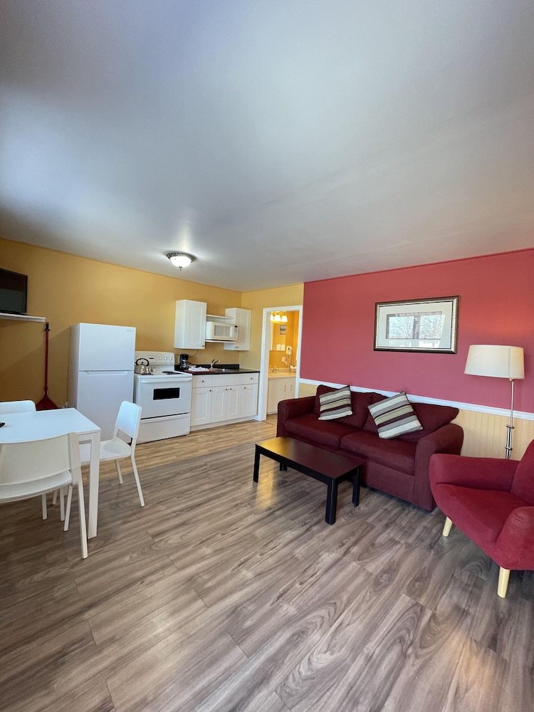 Comfort Room, 1 Queen Bed with Sofa bed, Kitchen