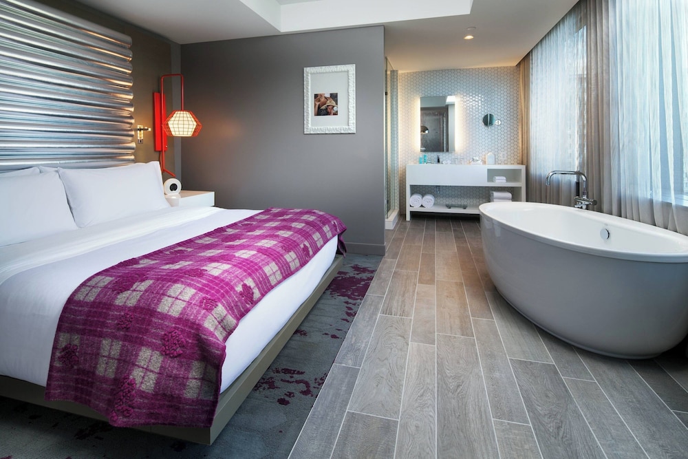 Suite, 1 King Bed (Urban) photo 1