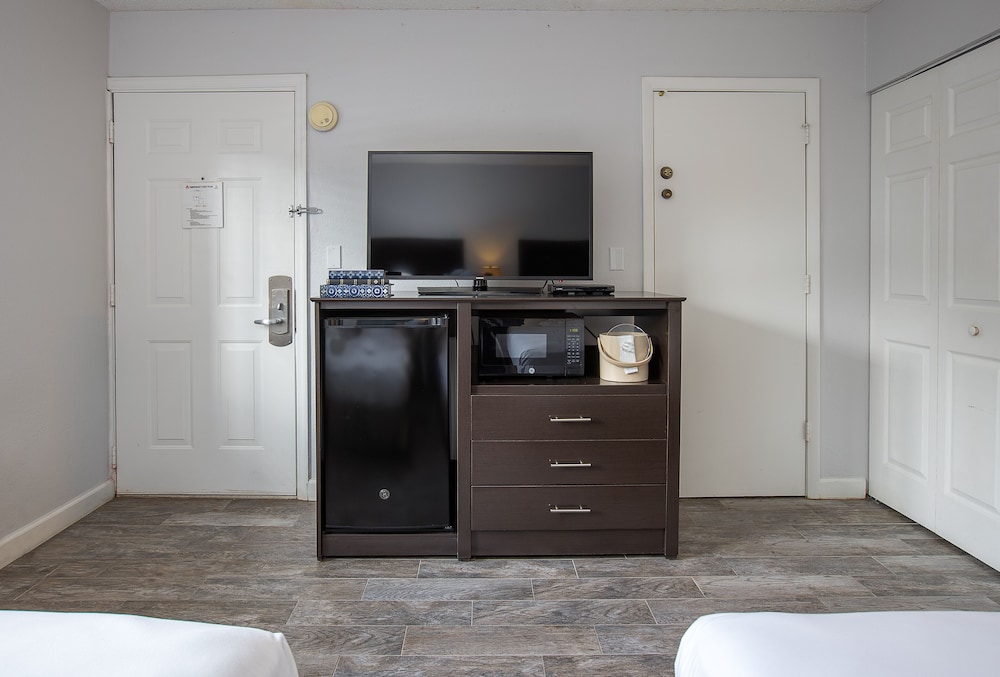 Standard Room, 2 Double Beds (Guest Room at the Oaks) - Photo 4