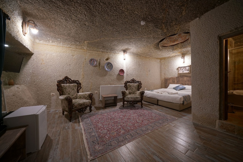 Deluxe Cave Room - Photo 3