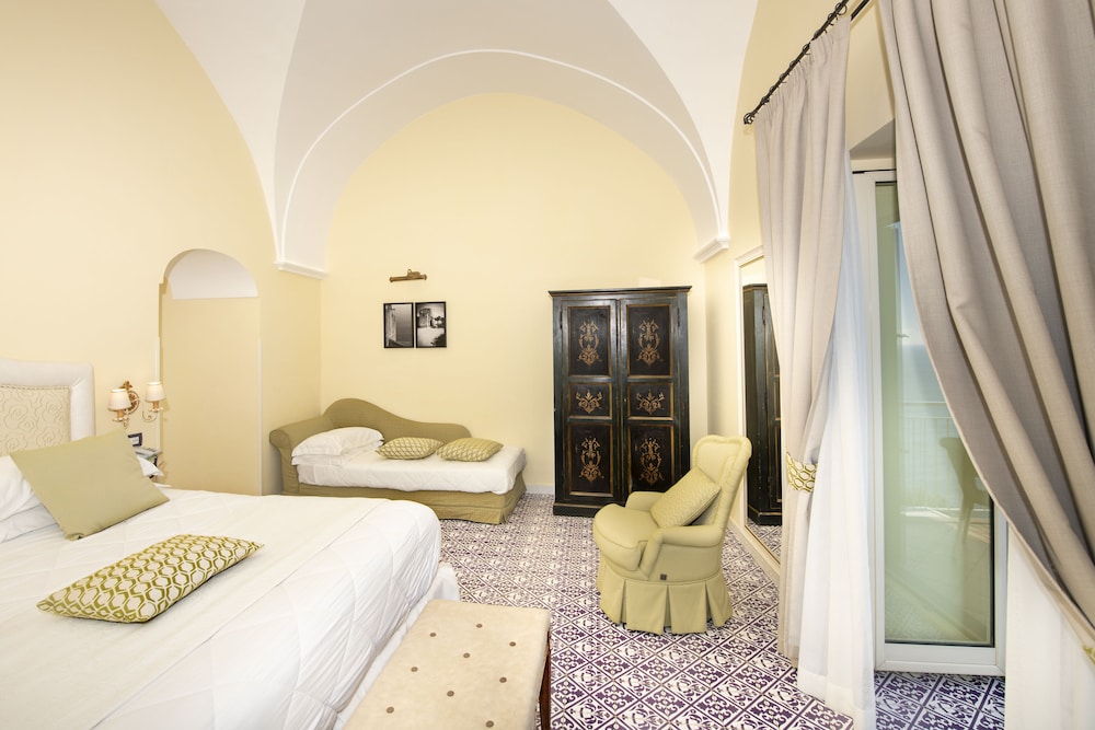 Deluxe Quadruple Room, Sea View - Photo 4