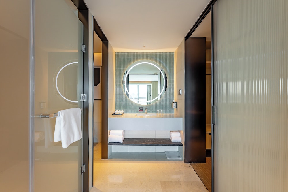 Suite, 1 King Bed (Dynamic Cycling)
