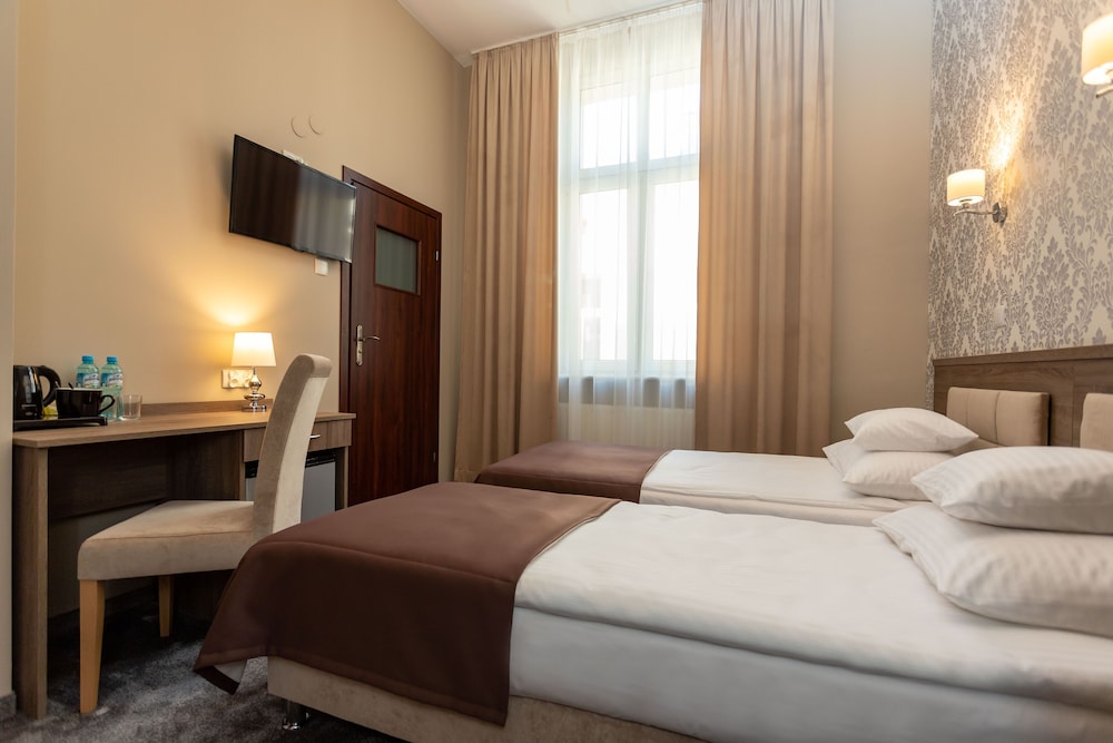 Standard Twin Room - Photo 2