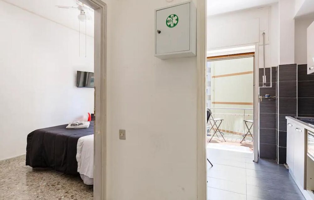 Economy Room, 1 Large Twin Bed, Balcony - Courtyard View